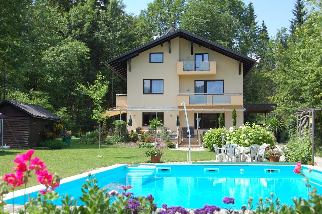 Haus Am Wald Apartamento Faak am See Exterior foto